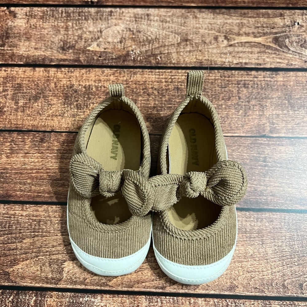 Old Navy Kids Brown Canvas Shoes with Bow